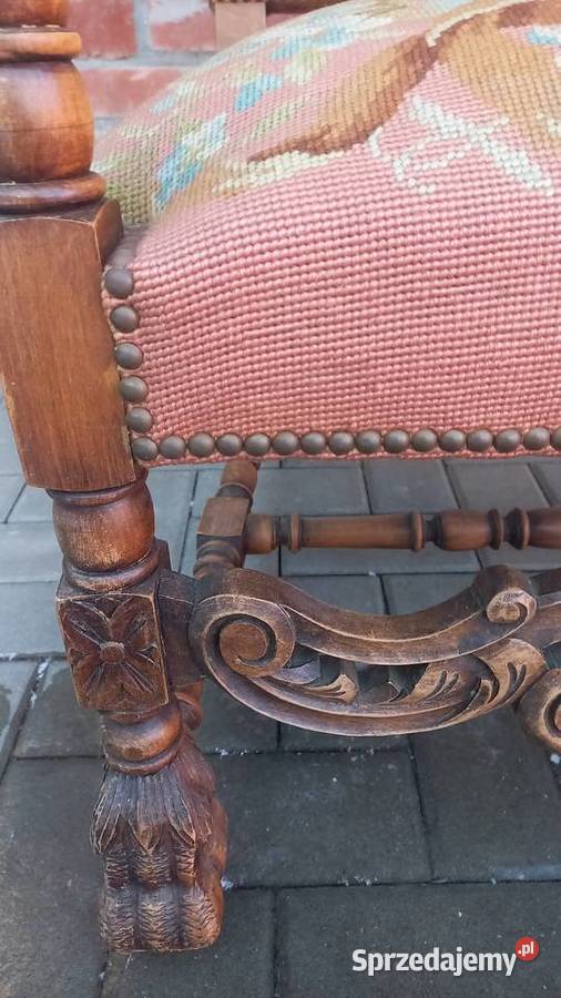 Fotel zabytkowy z rzeźbionego drewna dębowefo Antyki, Sztuka, Kolekcje zachodniopomorskie