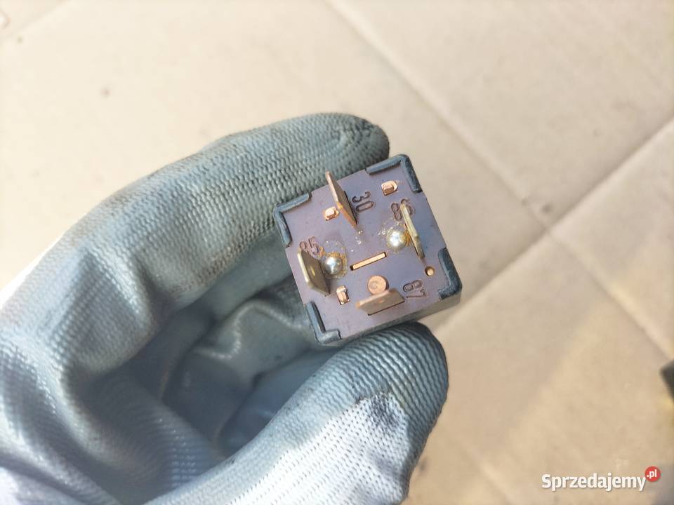 PRZEKAŹNIK 267 443919578C 12V Kamień-Kolonia