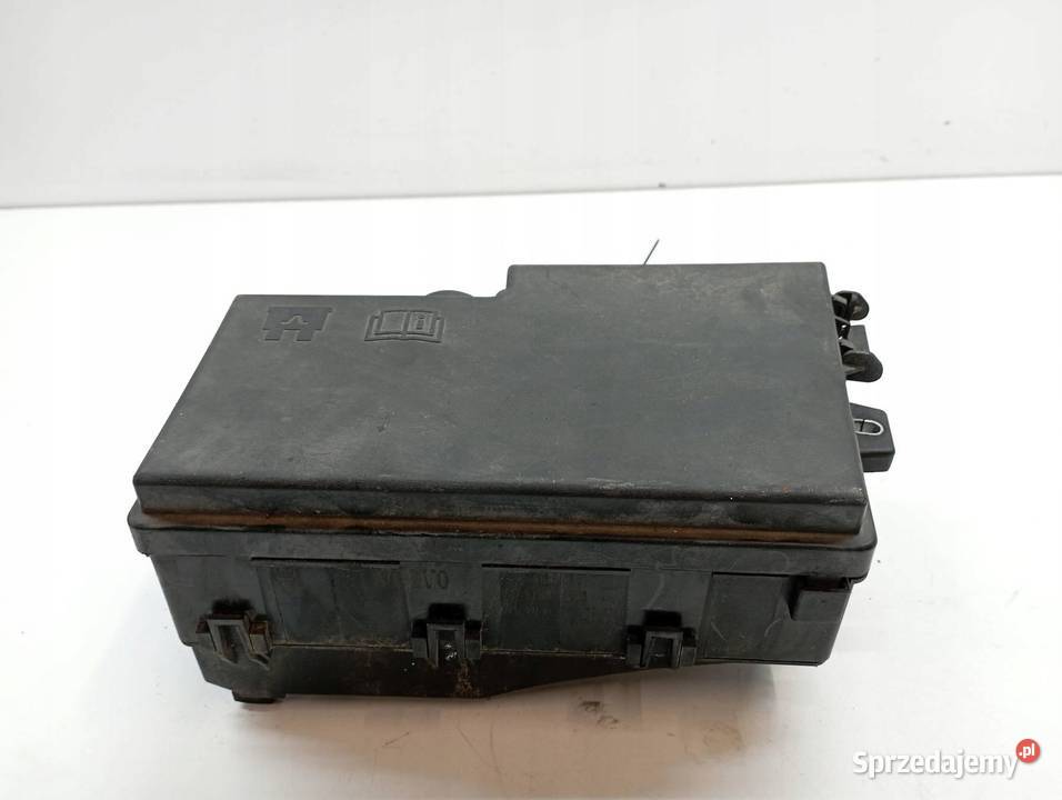 SKRZYNKA BEZPIECZNIKÓW 30737465 16 D 107 Volvo