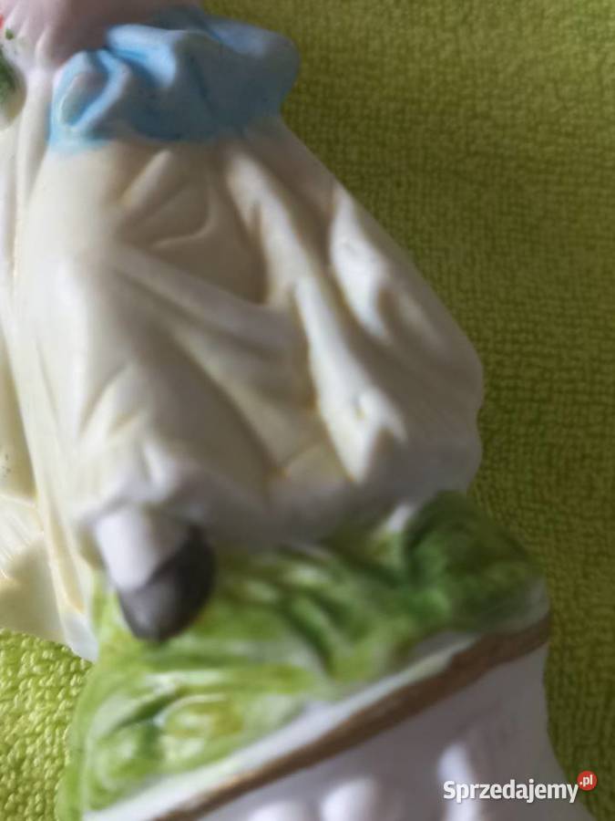 Figurka kobieta porcelana biskwitowa