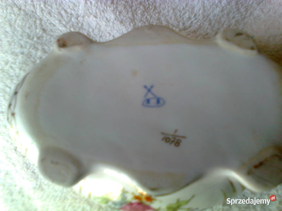 Piękna Porcelanowa szkatuła z figuramiSygnowana Kalisz sprzedam