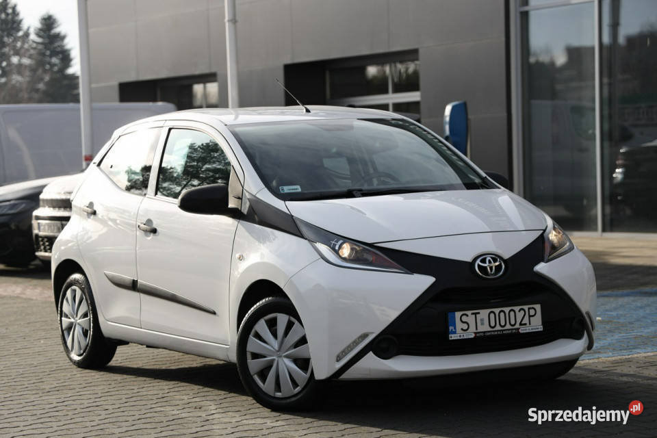 Toyota Aygo 10 II 2014 światła LED