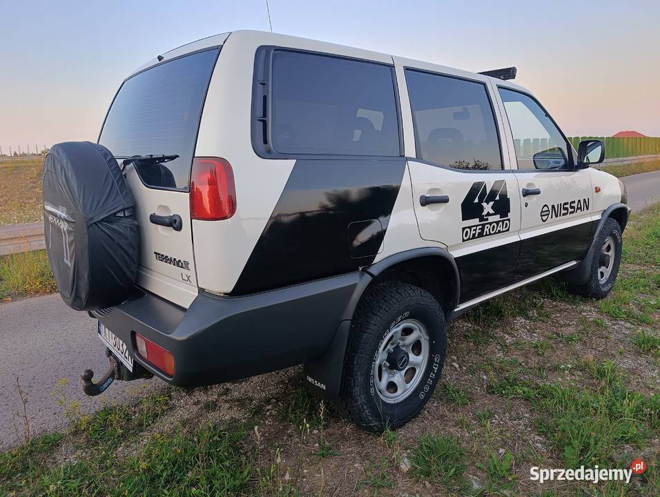 Nissan terrano ii 24 benzyna 4x4 83 bezwypadkowy Chmielnik