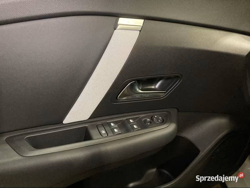 2025 Citron C4 Hybrid 145