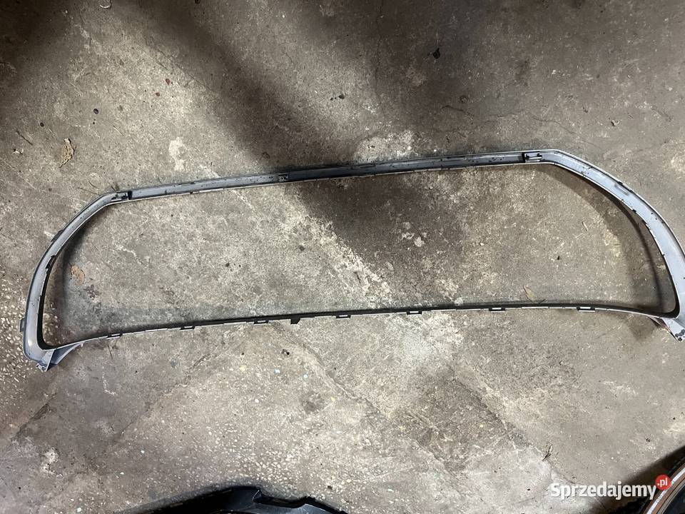 Toyota Corolla Cross ramka grila osobowe