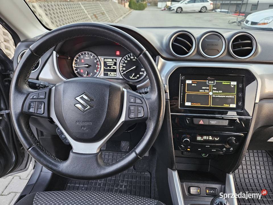 Suzuki Vitara 2016 napęd 4x4 16 benzyna salon Rzeszów sprzedam