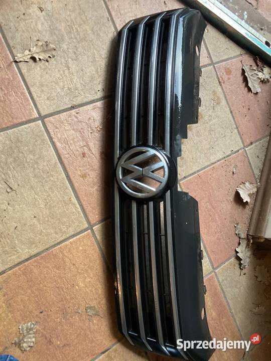 VW PASSAT B7 ATRAPA GRILL 3AA853651