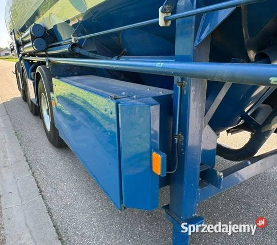 Naczepa do paszy cysterna silos 9 komorowa Rok produkcji 2006 Biała Podlaska