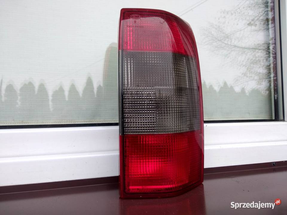 Opel Omega B kombi Caravan lampa tył tylna prawa Sieradz