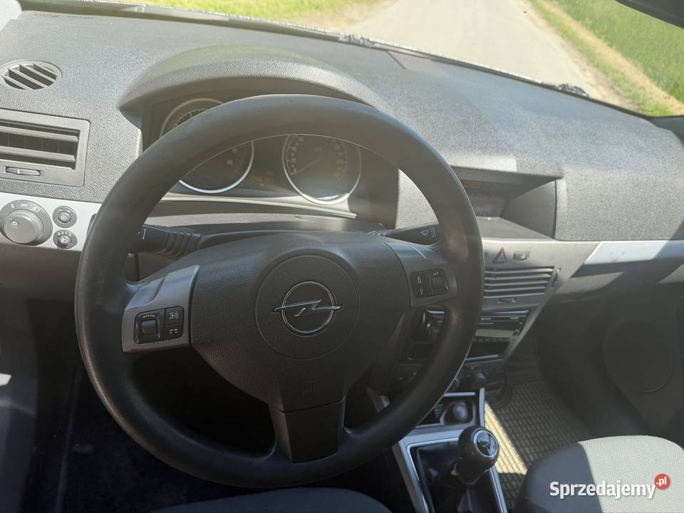 Astra GTC 16 benzyna 11KM Astra Prokocice sprzedam