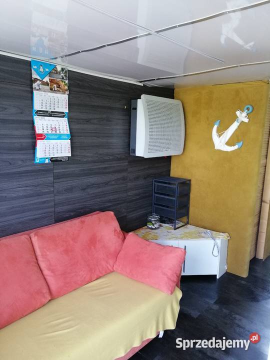Houseboat Żuraw 2 na jeziorze Sasek Wielki domek warmińsko-mazurskie