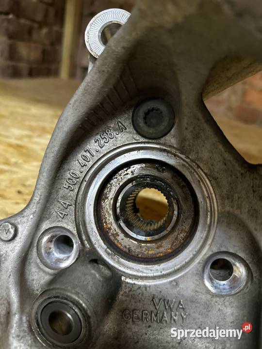 Volkswagen OE 5Q0407258A zwrotnica prawa Q3 Mirsk sprzedam