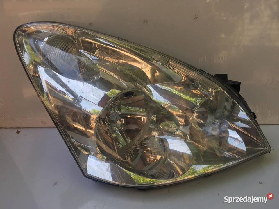 TOYOTA COROLLA VERSO PRAWA LAMPA PRZÓD Ostroróg