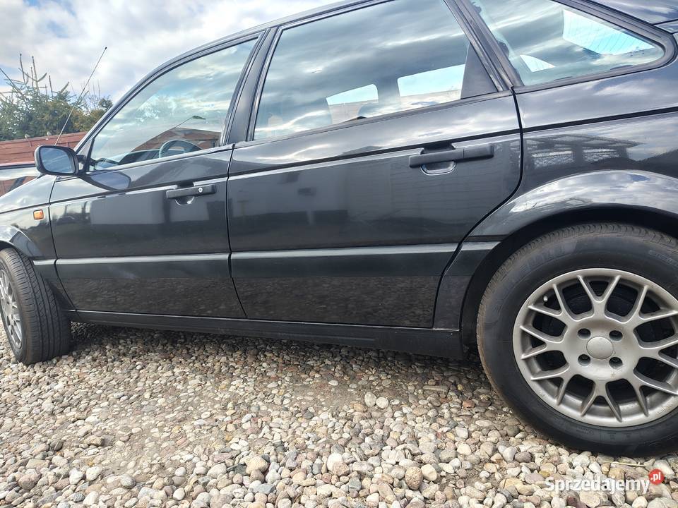 Volkswagen Passat B3 18 1990r Zadbany nieuszkodzony Passat mazowieckie Ostrołęka