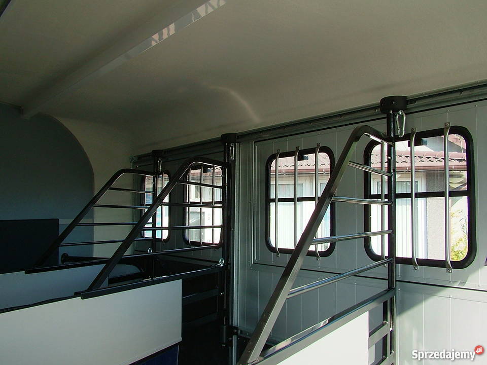 Przyczepa do przewozu 4 koni czterokonna