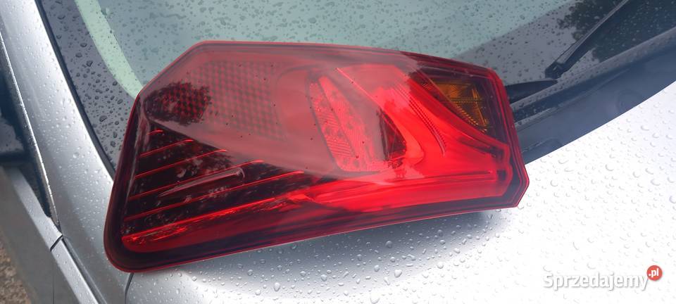 Sprzedam lampa tylna lewa toyota avensis t29