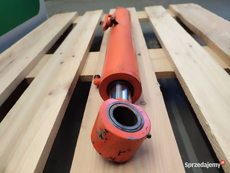 Siłownik górny ramienia RG138 6760 3 KUBOTA Pozostałe sprzedam