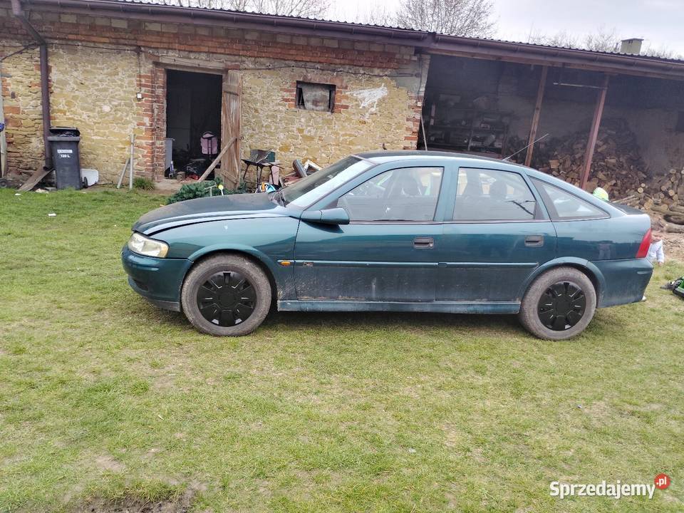 Sprzedam Vectrę b 18b manualna Ostrowiec Świętokrzyski