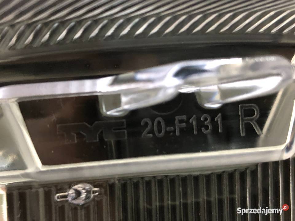 SKODA RAPID 072012032017 REFLEKTOR PRAWY PRZÓD osobowe