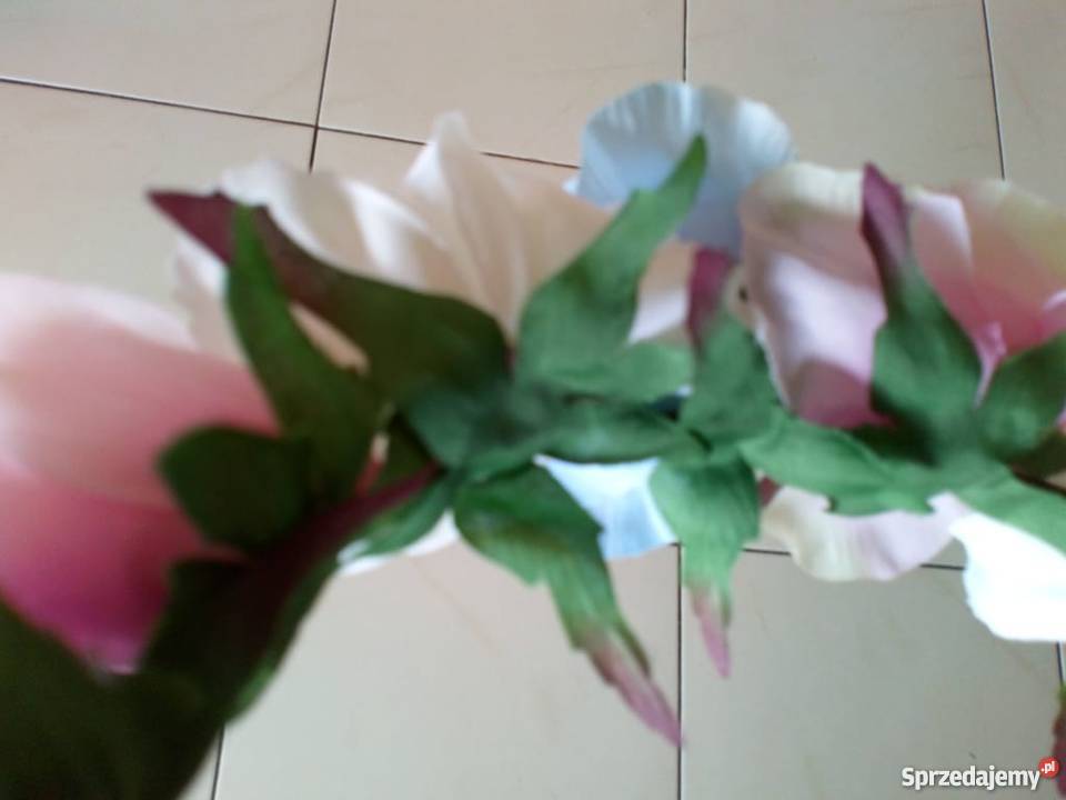 Wianek ze sztucznych kwiatków Kraków