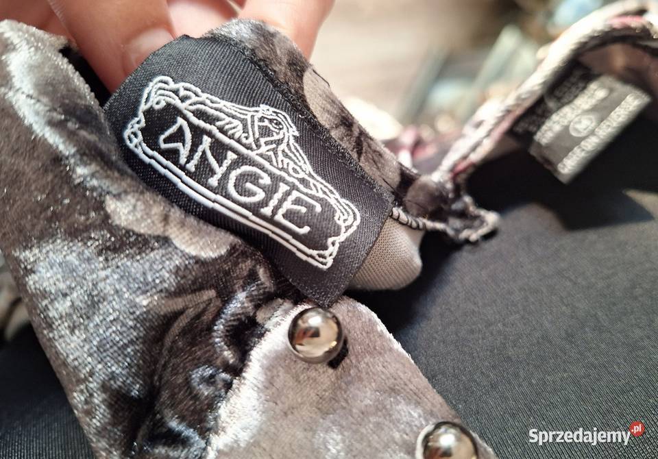 Piękna welurowa sukienka hiszpanka z odkrytymi Kraków