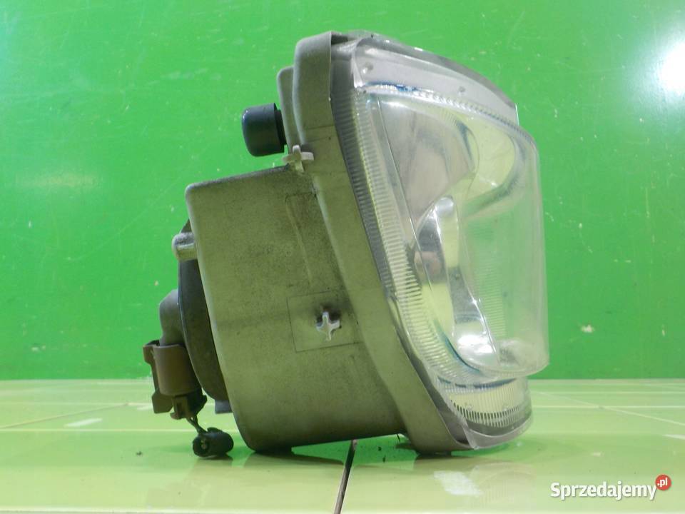 LEXUS IS II LIFT 25 B 10r SEDAN 4D halogen prawy