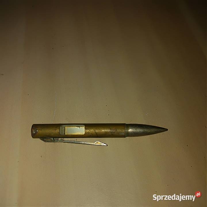 stary wskaznik z zegarkiem