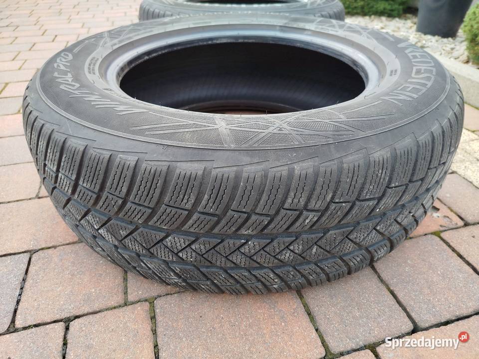 Opony zimowe Vredestein 235x65x17 108H