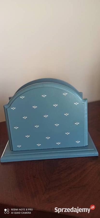 Drewniany serwetnik z gąskami