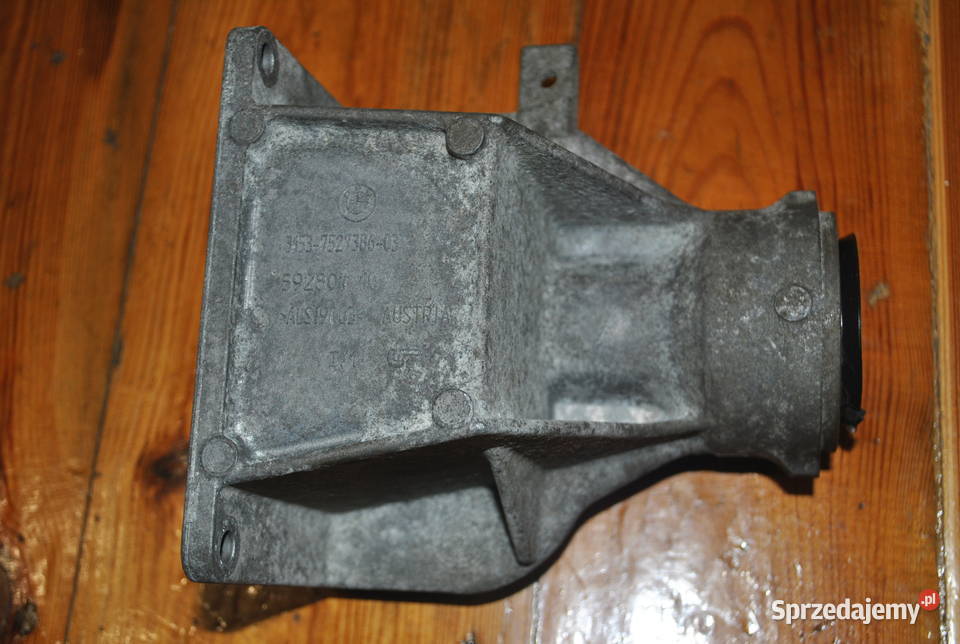 Podpora półosi BMW E90 E91 E92 325XI 330XI X1 osobowe Poręba