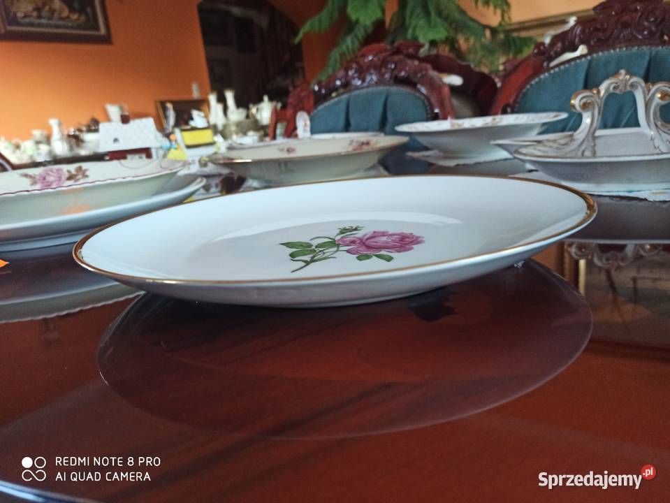 Patera z bordową różą
Na białej porcelanieSyg Gdańsk