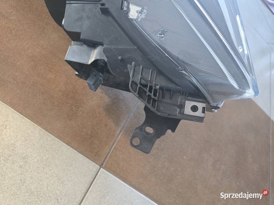 Lampa Ford Kuga MK2 lift oryginał Ford Valeo osobowe Lampy przednie sprzedam