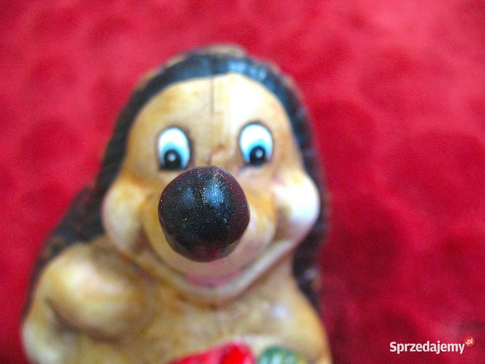 Jeż z jabłkiem mała figurka 10 x 10 x 7