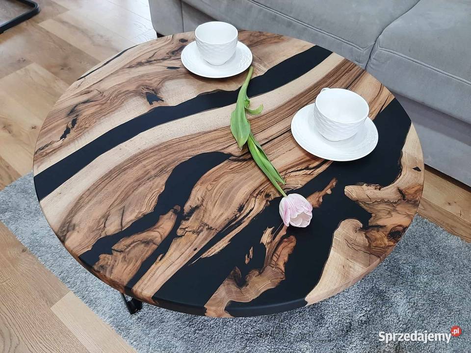 Piękny stolik kawowy orzech włoski z żywicą 70