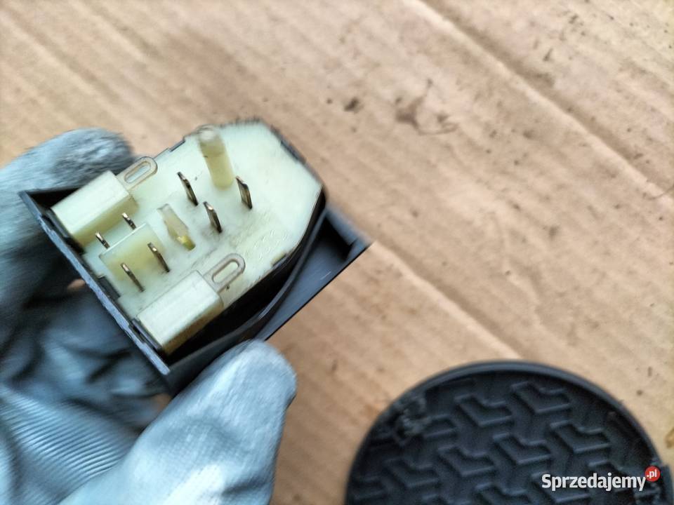 AUDI 80 B4 80B4 PRZEŁĄCZNIK REGULACJI LUSTEREK Panele sterowania, przełączniki Kamień-Kolonia