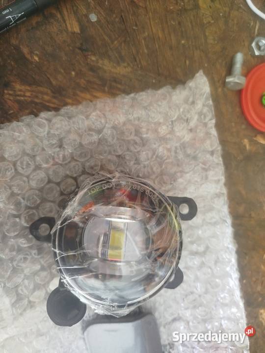Halogen prawy zaślepka zderzaka kolor 714