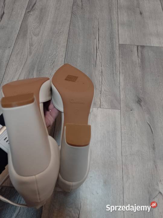 43 Beżowe czółenka wieczorowe z zapięciem NOWE Kraków