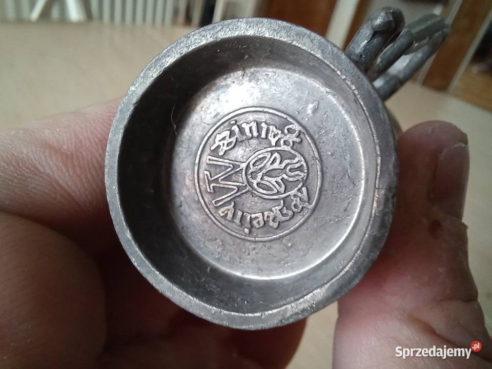Zabytkowy ozdobny niemiecki mini kufel cynowy mazowieckie Piastów sprzedam