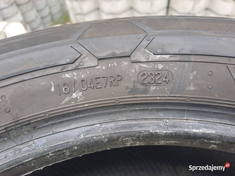 Opony zimowe 2255517C Continental vanContact zima Czarna Woda