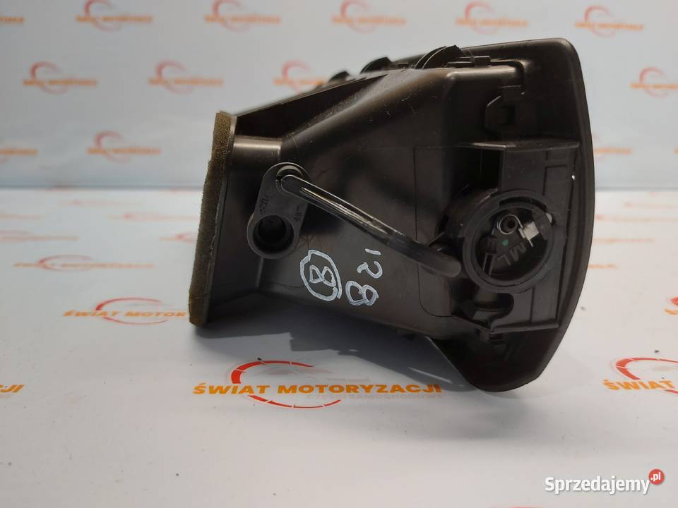 BMW 1 E82 11r kratka nawiewu środkowa 7059189