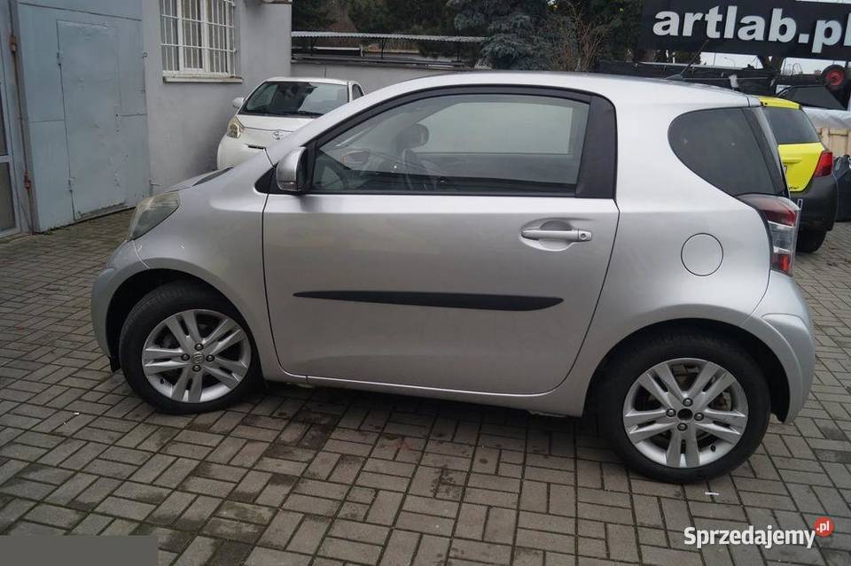Toyota iQ 133 Plus CVT 98 2011r faktura VAT23 Warszawa