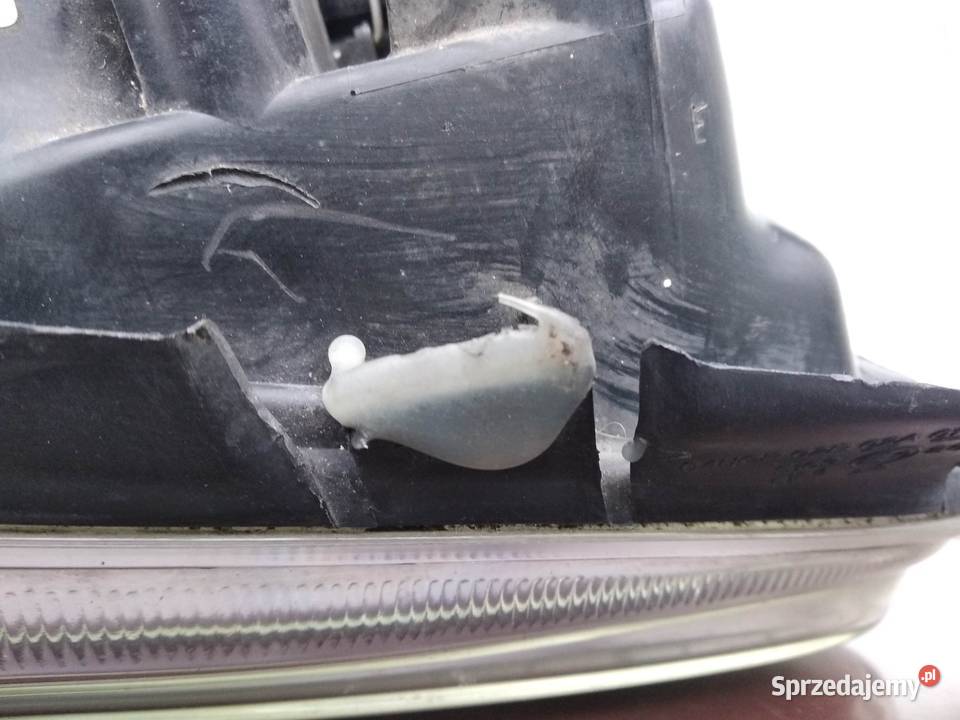 VW Golf IV 4 lampa przednia prawa reflektor osobowe