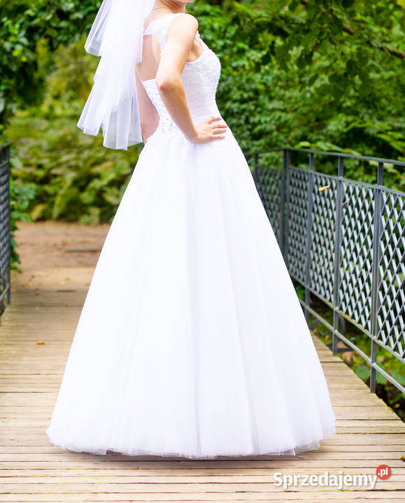 Suknia ślubna tiulowa