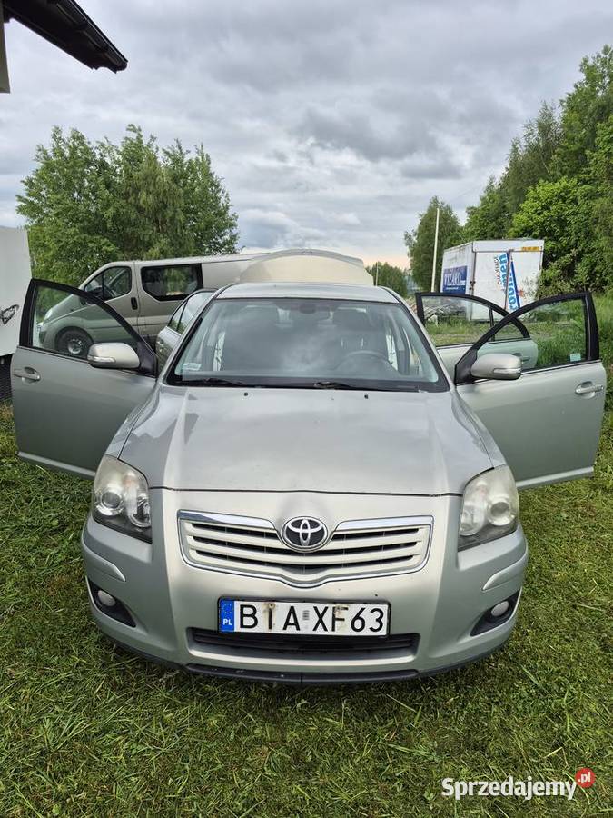 Toyota Avensis T25 złoty Avensis