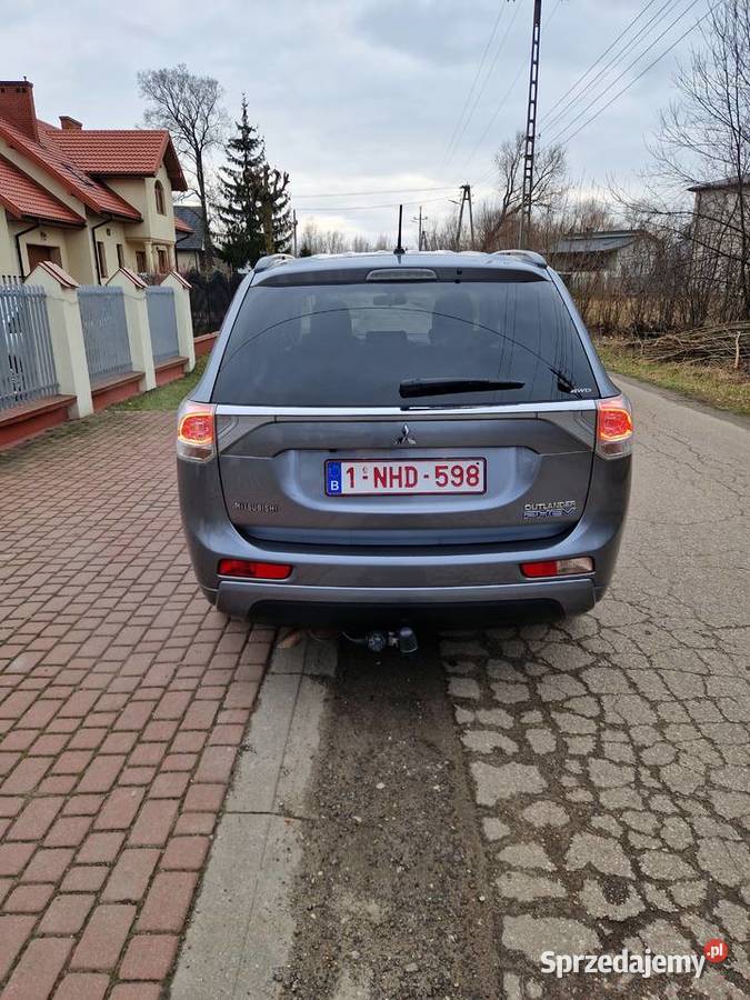 Mitsubishi Outlander 20 PHEV Instyle 4X4 121KM Nadma sprzedam