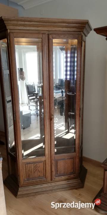 Stylowa witryna do salonu z oświetleniem w Lublin sprzedam