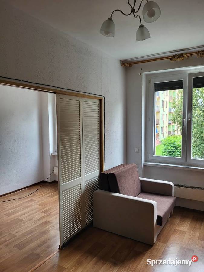 Sprzedam kawalerkę 30 m w centrum 1 piętro duża piwnica opolskie Krapkowice