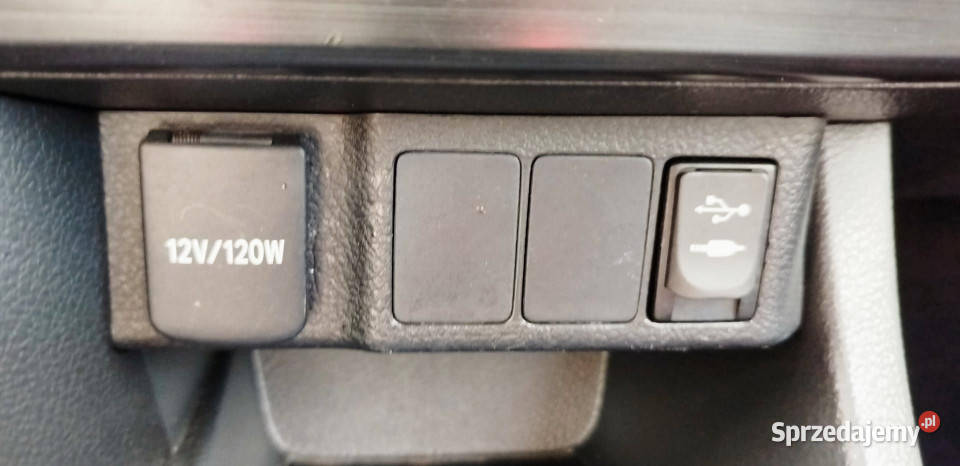 Toyota Auris 16 132 dwa kpl opon benzyna śląskie