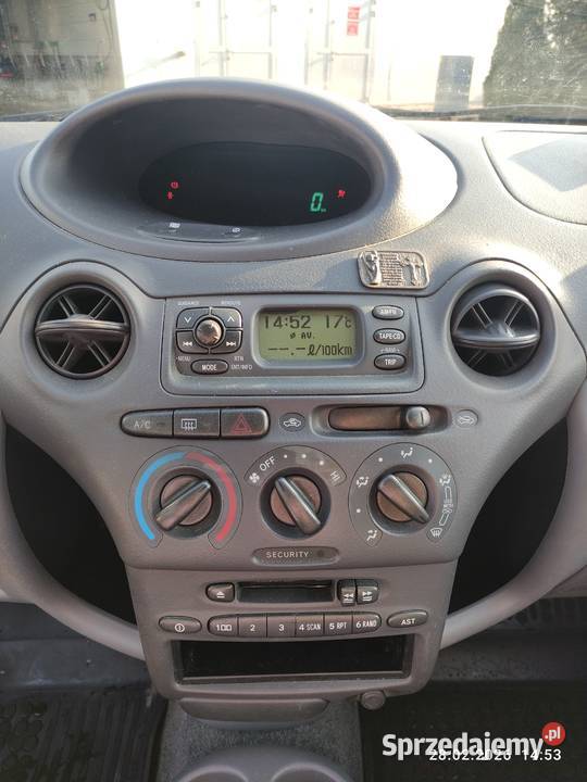 Toyota Yaris I gen 1999r 13l benzyna welurowa tapicerka