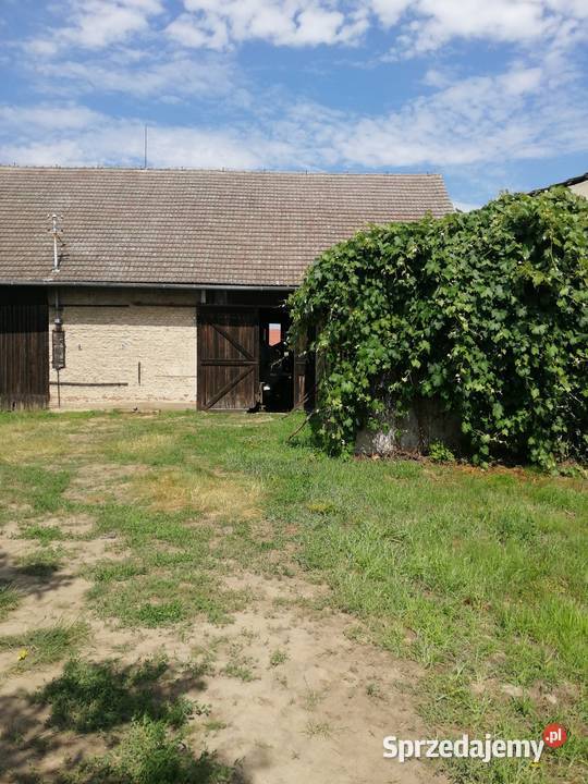 Dom z zabudowaniami gospodarczymi